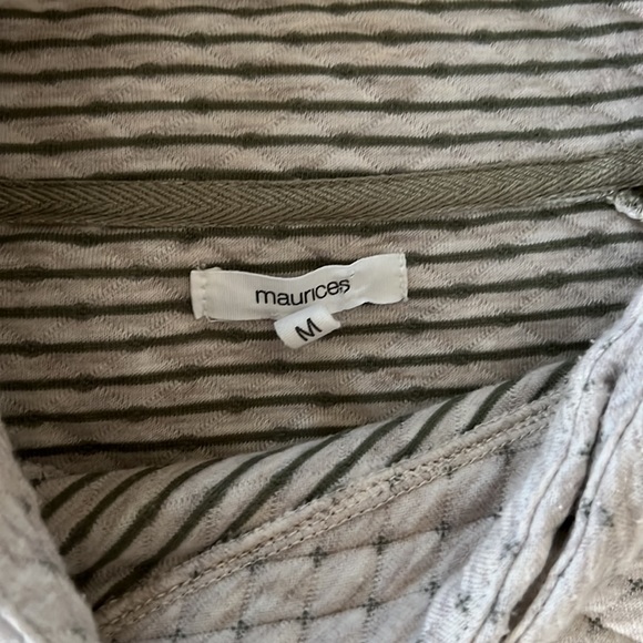 Maurices sweater - Picture 2 of 3